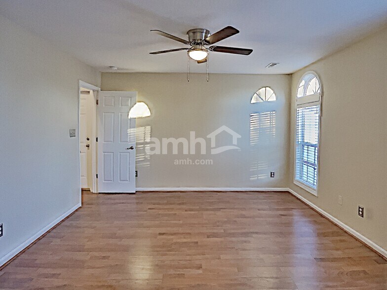 Building Photo - 10206 Orchard Grass Ct
