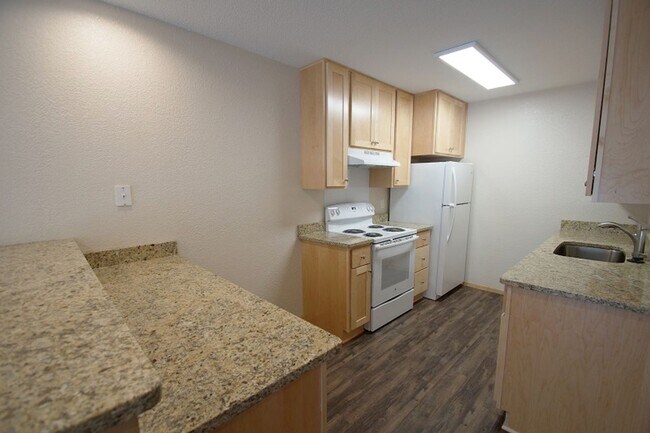 Building Photo - Pinto Suite