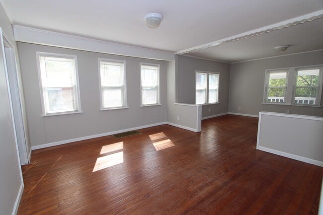 Building Photo - One of a Kind 4 Bed 1 Bath Home