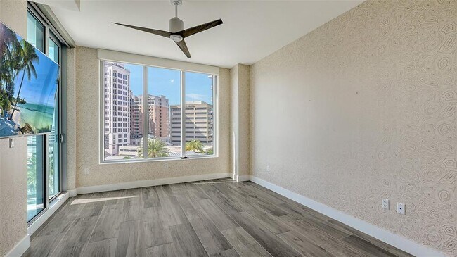 Building Photo - 111 S Pineapple Ave