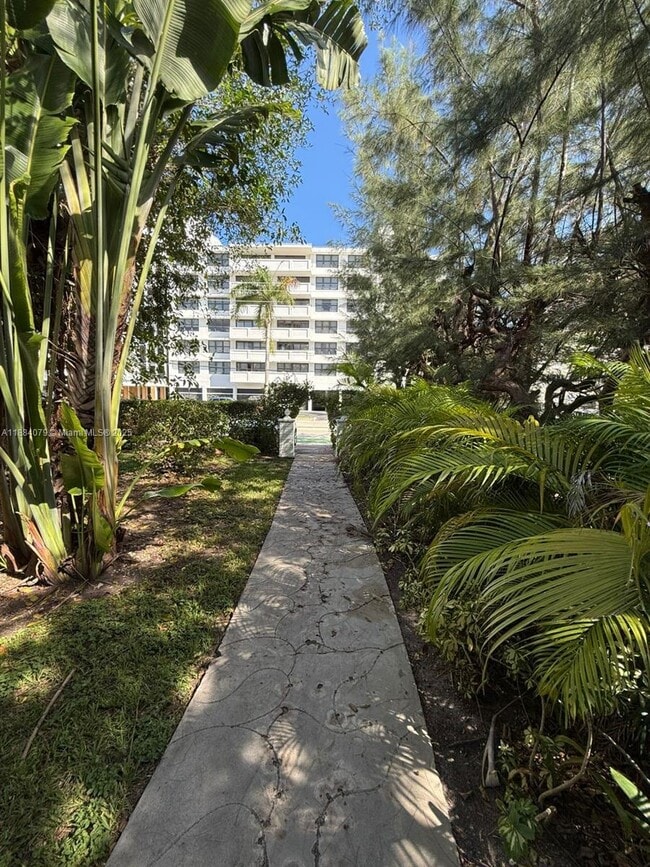 Building Photo - 10074 E Bay Harbor Dr