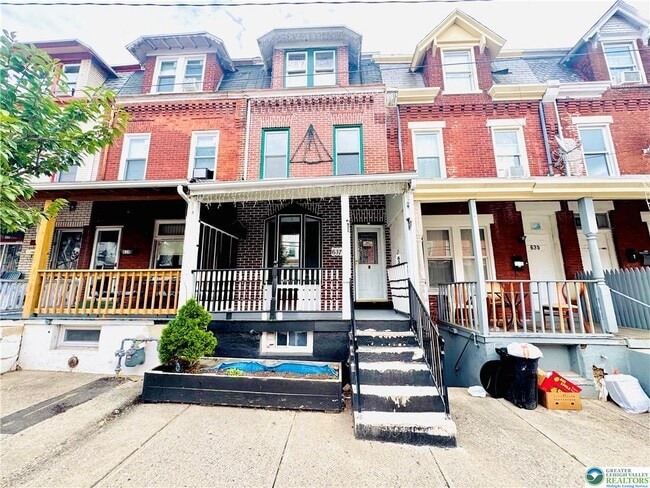 Building Photo - 637 N Penn St