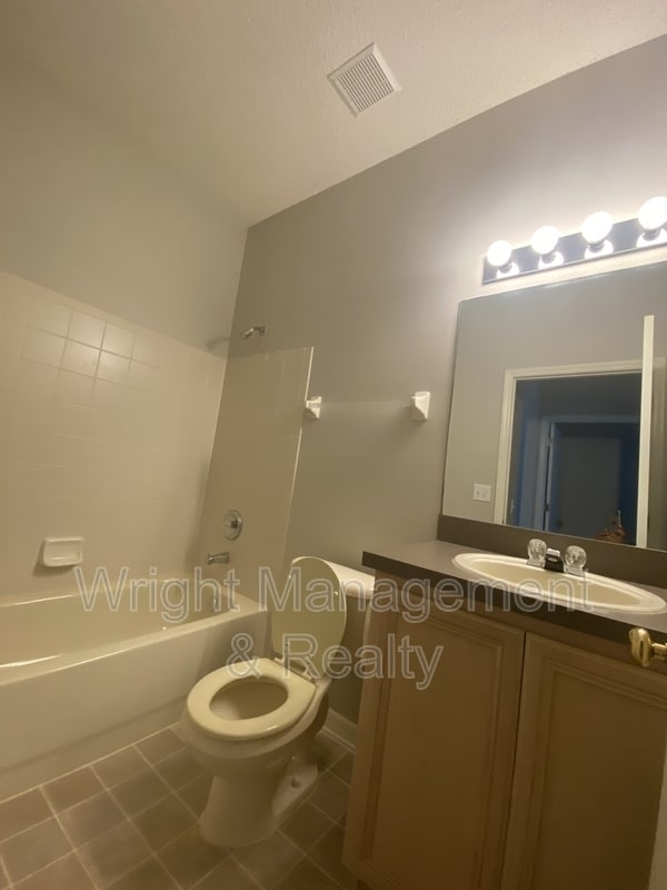 Building Photo - 1439 Loretto Cir