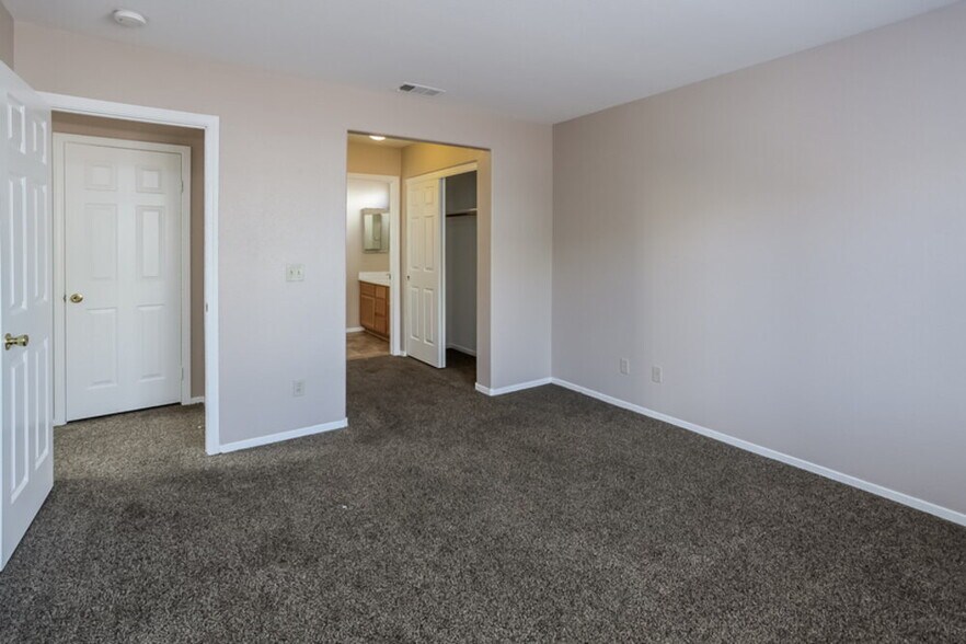 Building Photo - 7512 Hickory Hills Dr