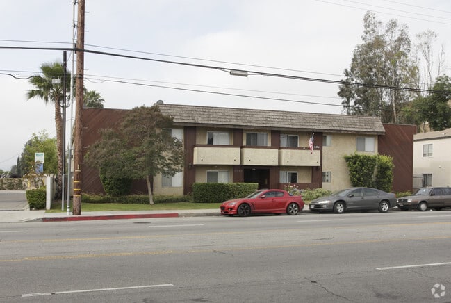 11600 - 11608 Oxnard St - 11600-11608 Oxnard St