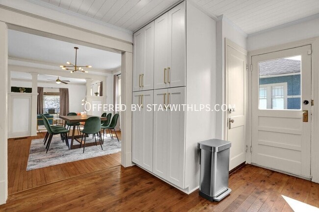 Building Photo - 397 Angelus St