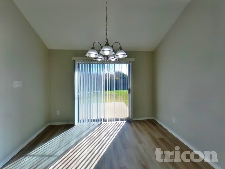 Building Photo - 113 Galloping Trail