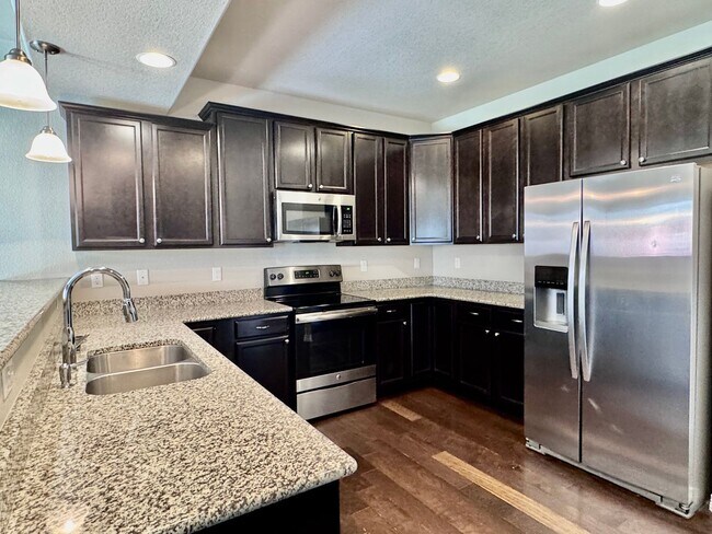Building Photo - Beautifully Maintained Woodmoor Home Featu...
