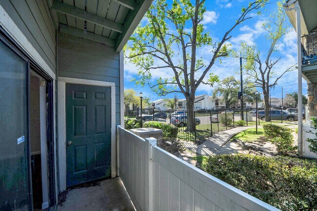 Building Photo - 3750 Tanglewilde St