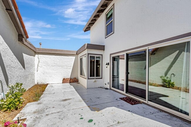 Building Photo - 8130 Park Villa Cir