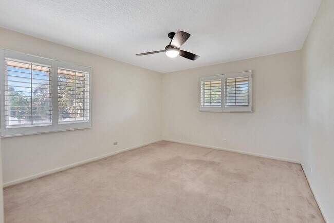 Building Photo - 4517 NW 5th Ave