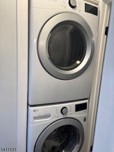 Building Photo - 12 Stonehill Dr