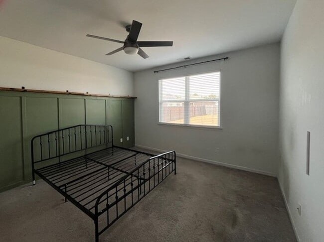 Building Photo - Stunning, Pet Friendly Home!