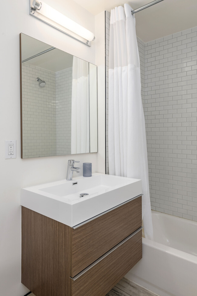 Building Photo - 719 Larkin St