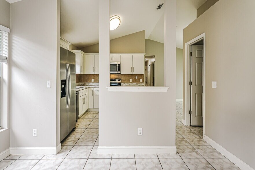 Building Photo - 9599 Lupine Ave