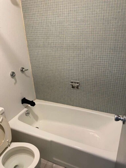 Building Photo - 3818 N Pennsylvania Ave