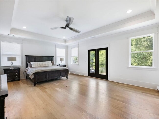 Building Photo - 566 Versailles Dr