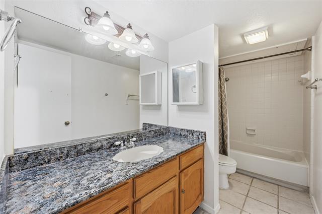 Building Photo - 1471 Meadowood Village Dr