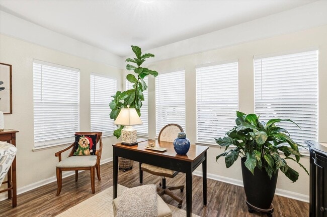 Building Photo - 2801 Chancellorsville Dr