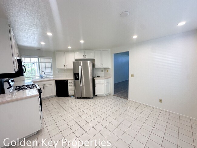 Building Photo - Single level 3BR/2BA home in Rancho Del Oro!