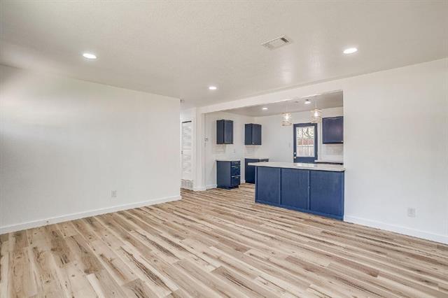 Building Photo - 521 Mesquite Ave N