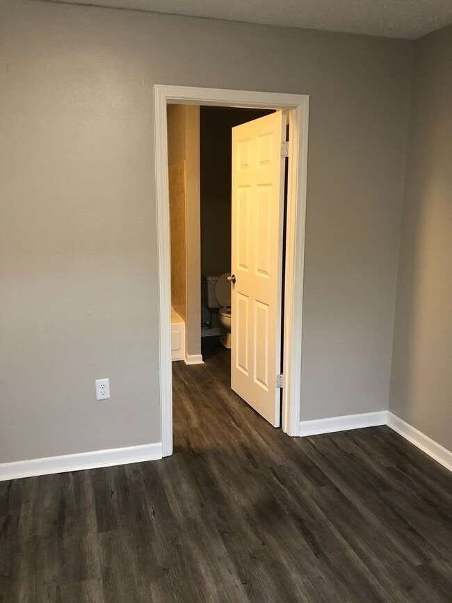 Building Photo - 2BR Units in Gonzales  $975