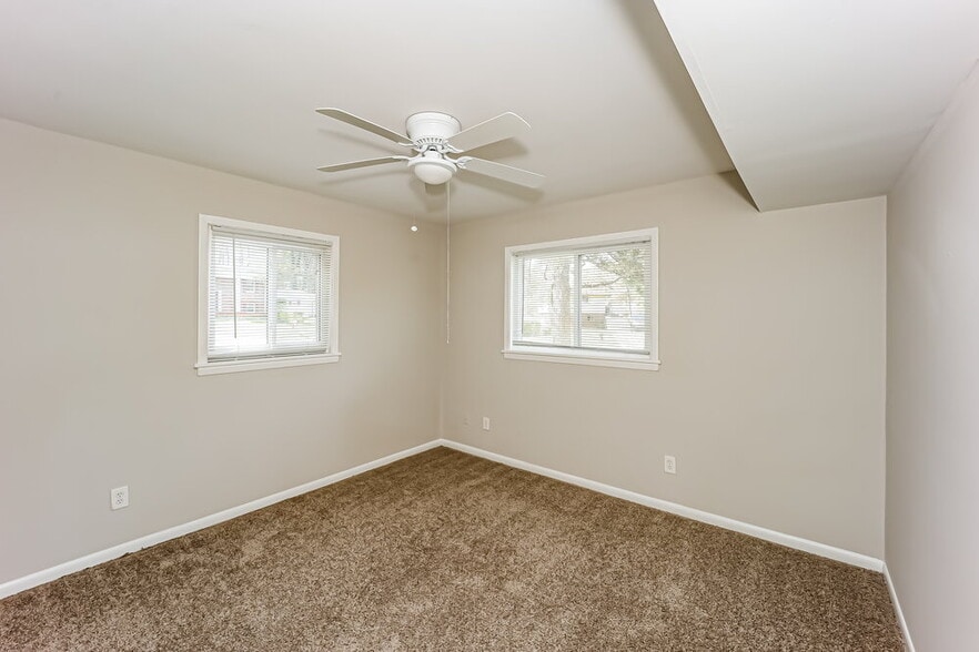 Building Photo - 7080 Doncaster Rd