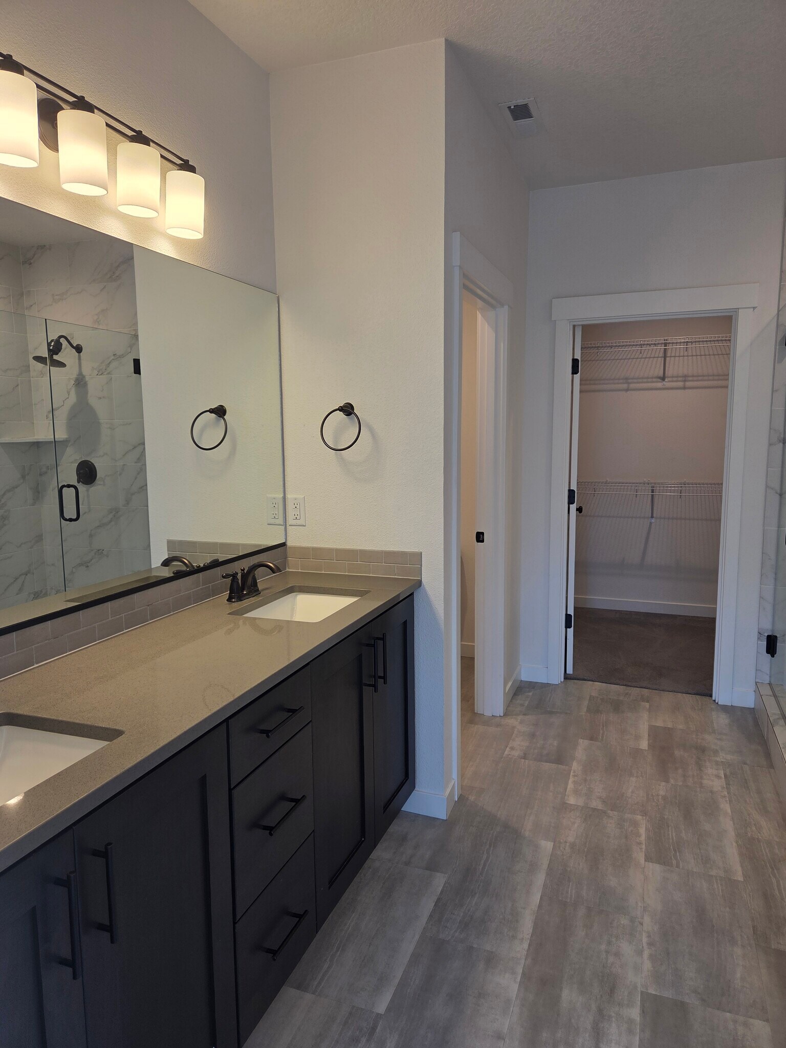 Primary Bathroom with walk-in closet - 5450 NW Stardown Dr