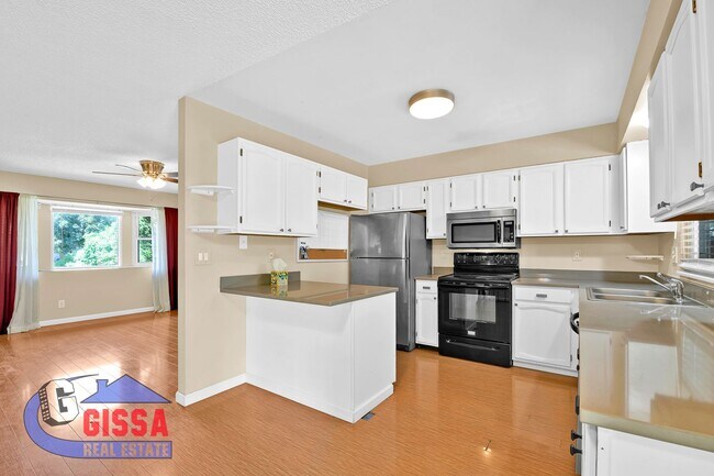 Building Photo - Beautiful home with 3 bedrooms, 2 bathroom...