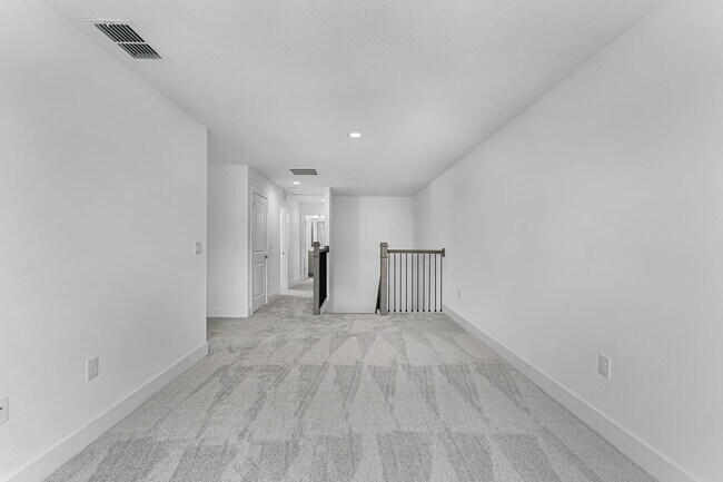 Building Photo - 1465 Stonecliff Dr