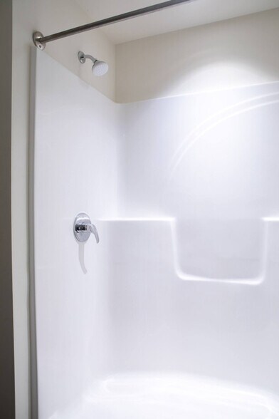 Building Photo - 1840 N Farwell Ave