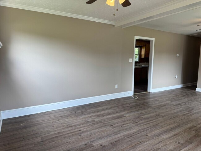 Building Photo - 246 Phillips Dr