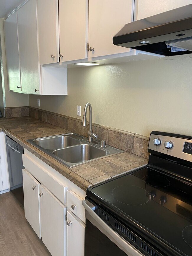 Building Photo - Beautiful 2 Bed, 2.5 Bath Condo in La Mesa
