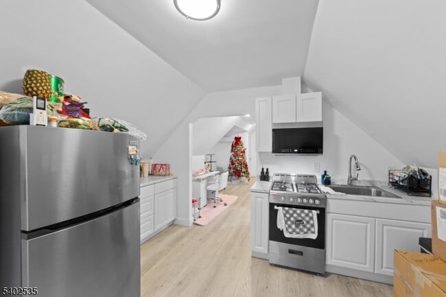 Building Photo - 56 Yereance Ave