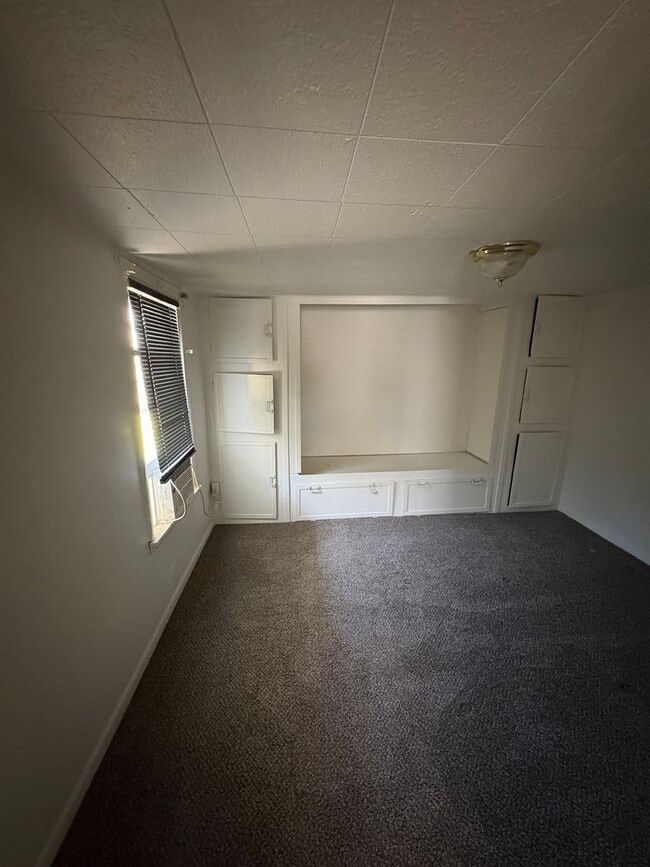 Building Photo - Single Family Home