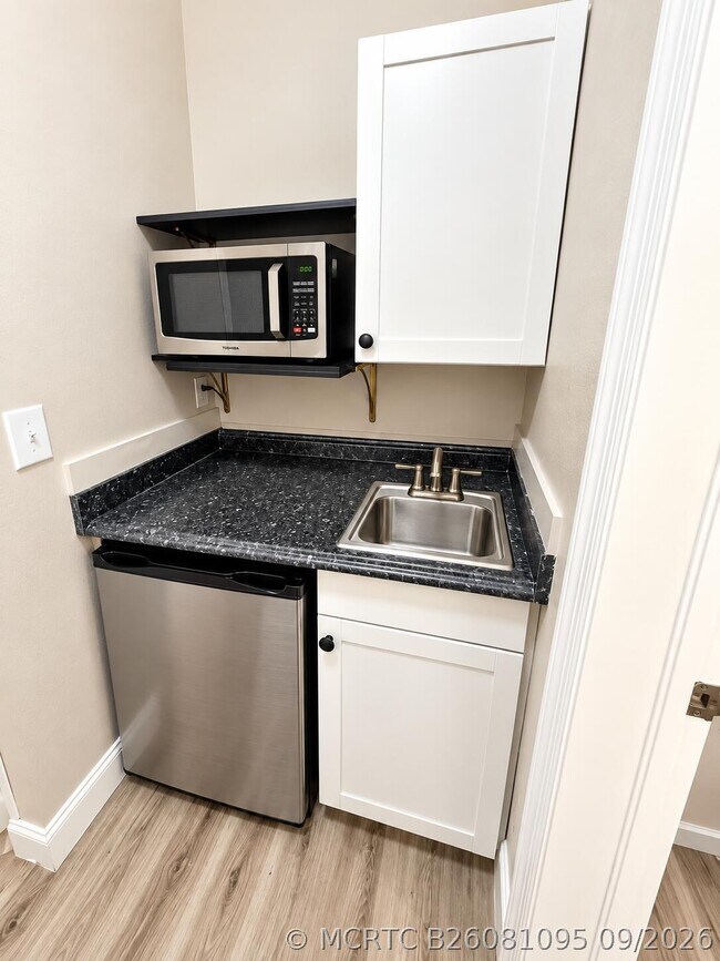 Building Photo - 9847 Perfect Dr