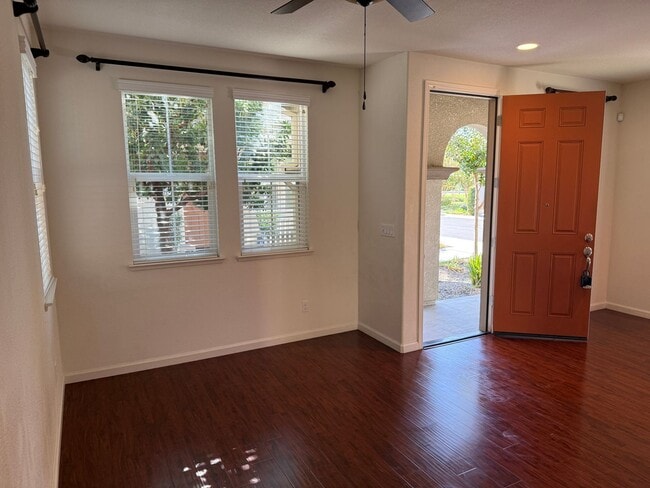 Building Photo - MODERN NEWER 3 BEDROOM 2 STORY FAIRFIELD *...