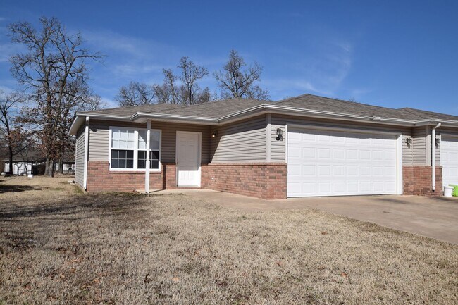 Primary Photo - 1709 Redbud Dr