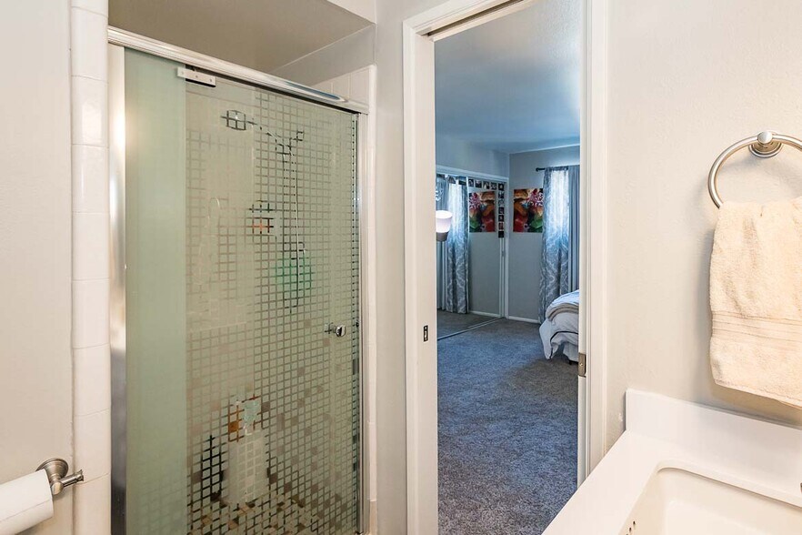 Building Photo - 1750 Prefumo Canyon Rd