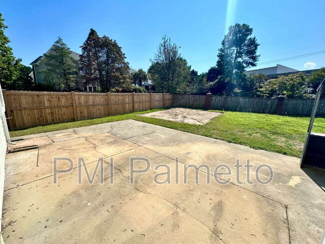 Building Photo - 303 Buckthorne Dr