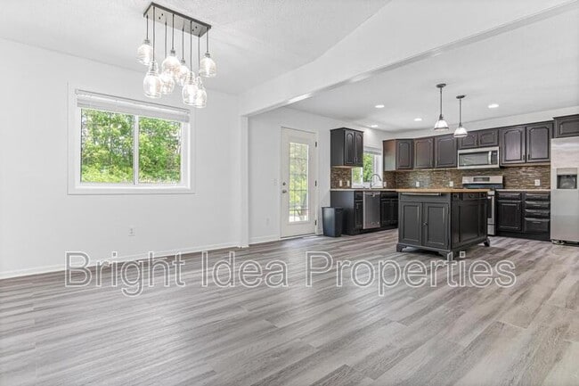 Building Photo - 1716 Evergreen Dr