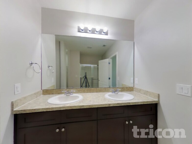 Building Photo - 2508 Valhalla Dr