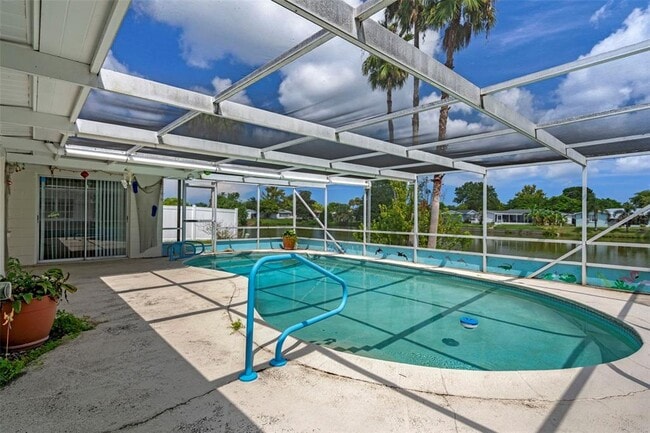 Building Photo - 7403 Populus Dr