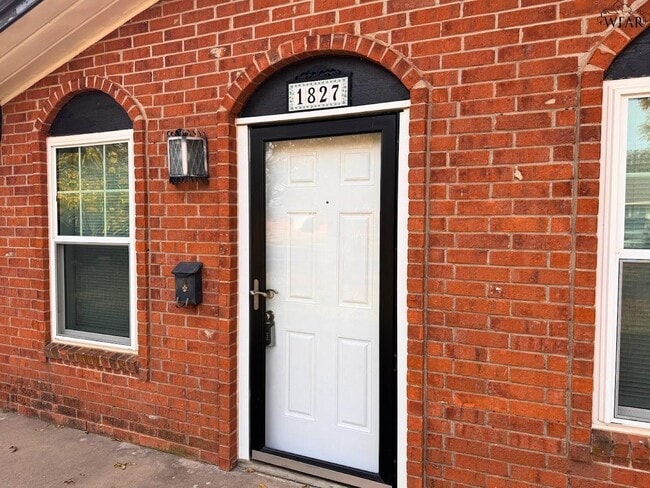 Building Photo - 1827 Eden Ln