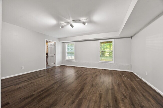 Building Photo - Spacious 3BR/3BA + 2 Bonus Rooms | $2,500/...