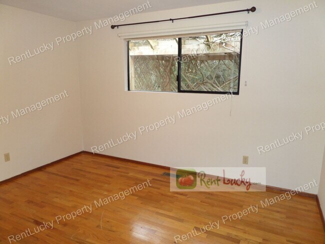 Building Photo - RARE FIND! Adorable 3-Bedroom Mid-Century Home in Great Des Moines Location!!