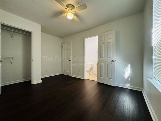 Building Photo - 4621 Kirkland Ave