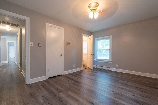 Building Photo - MOVE IN READY 4 Bedroom in Western Branch!