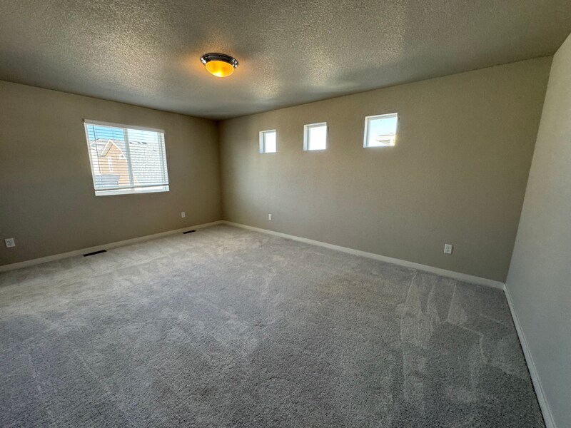 Building Photo - 5748 Thurless Ln