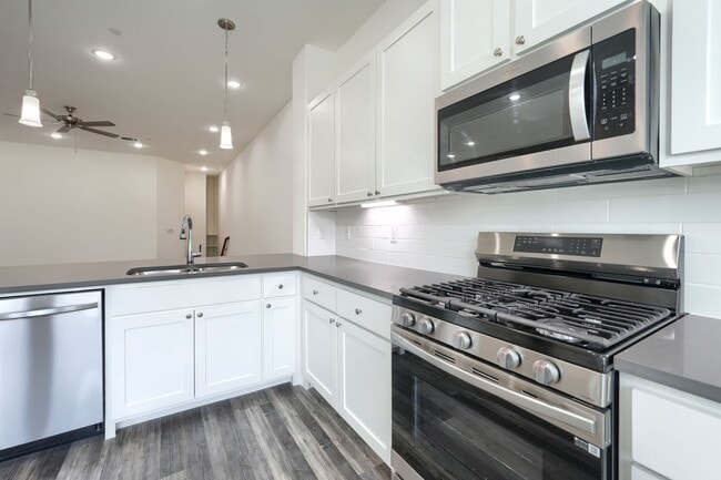 Building Photo - 4 Bed and 2.5 Bath Luxurious Townhome in Frisco!